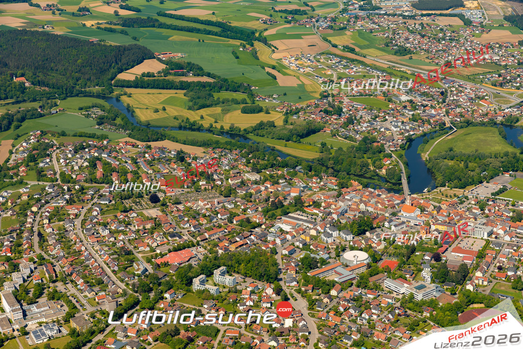 Das Luftbild zeigt :  Roding - Die Luftaufnahme wurde 2024 vom UL-Flugzeug aus erstellt ( keine Drohne ) - Hochauflösende Luftaufnahme - Für grossformatige Ausdrucke geeignet. Die Geschenkidee !Mit Lizenz und Bildrechte bestellbar