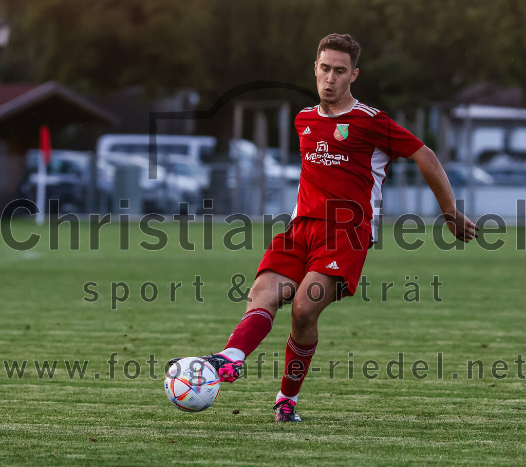 2023-07-20_041_FC_Finsing_gegen_TSV_Wartenberg | Finsing, Deutschland, 20.07.2023:
Fußball, Kreisliga 2023 / 2024, Testspiel, FC Finsing gegen TSV Wartenberg, Endergebnis: 1:0

Maximilian Härtl (TSV Wartenberg, #10)

Foto: Christian Riedel / fotografie-riedel.net