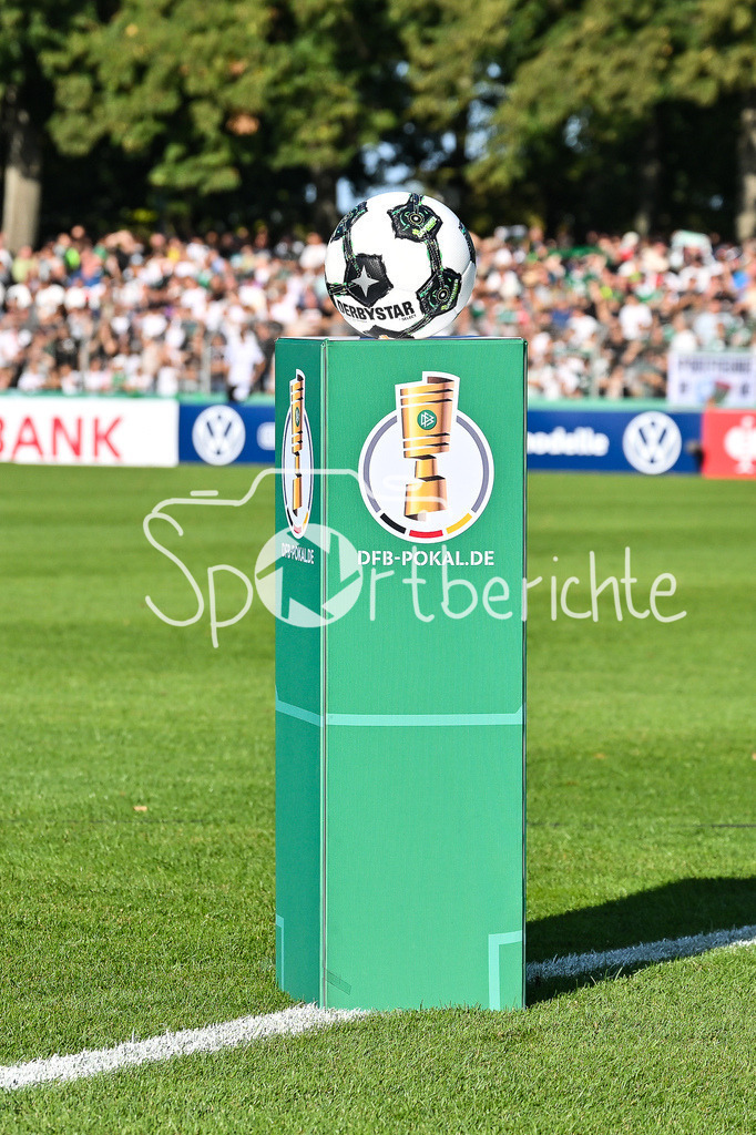 1. FC Schweinfurt 05 - Fortuna Düsseldorf | Der DERBYSTAR Spielball liegt zum Anpfiff bereit / Symbolbild / DFB-Pokal: 1. FC Schweinfurt 05 - Fortuna Düsseldorf; Riedel-Bau Arena am 18.08.2025