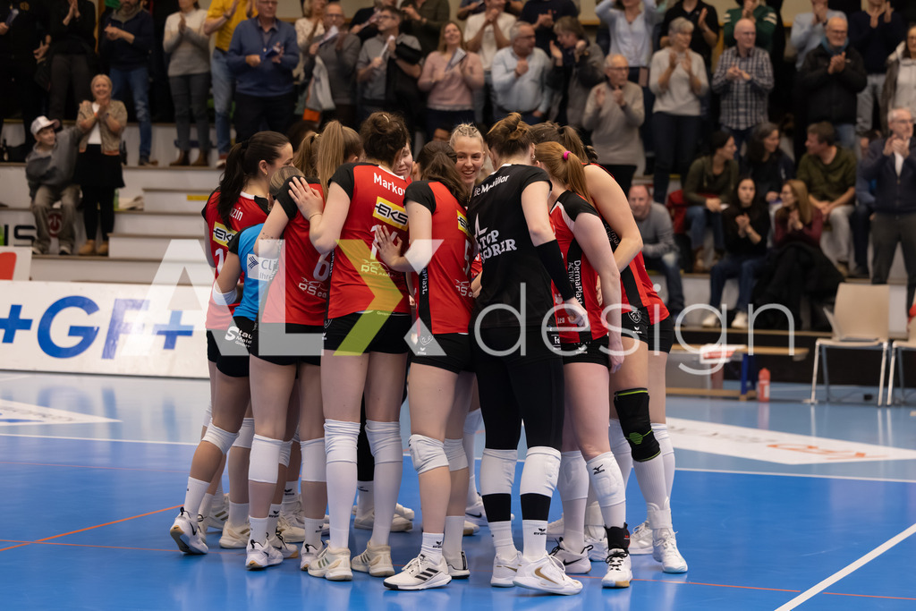 Volleyball I Frauen I Saison 2025-2026 I Volleyball NLA | Women I Round 16 I VC Kanti Schaffhausen - Viteos NUC I 31.01.2026 | VC Kanti Schaffhausen Spielerkreis - Team Jubel - Realisiert mit Pictrs.com