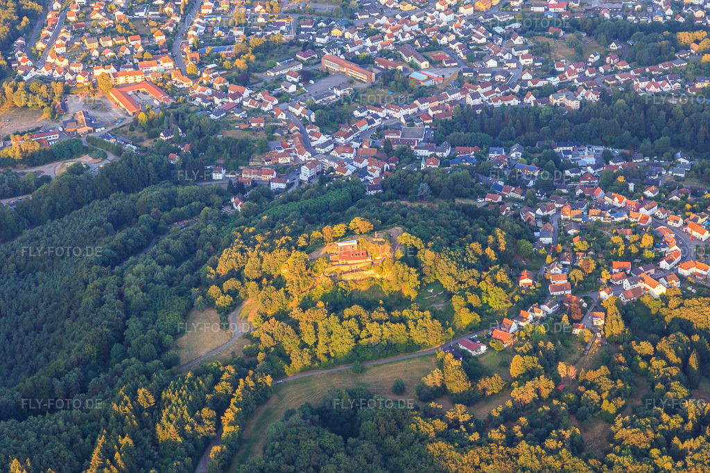 Luftbild: Burg Lemberg in Lemberg im Bundesland Rheinland-Pfalz in Deutschland. Foto: IMG_109688.jpg vom 06.08.2018 durch Werner Riehm/FLY-FOTO.de