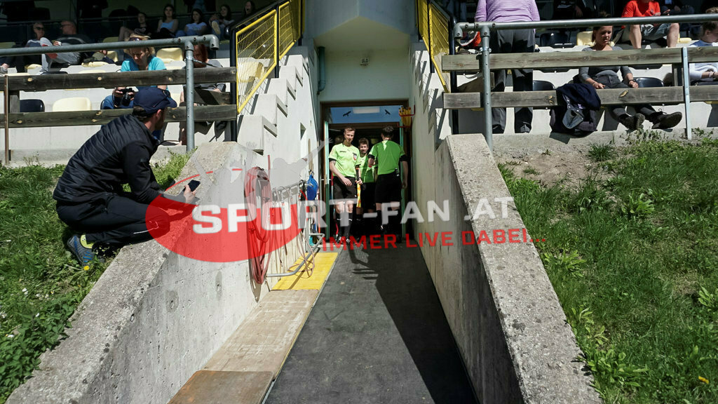 AUSTRIA U15 - MEXICO U15 | Gadler Philip (Referee) STEPHAN OREL (Assistant referee) Hartenberger Jürgen (Assistant referee) ; AUSTRIA U15 - MEXICO U15 am 29.04.2022 in Arnoldstein
(Sportplatz), AUSTRIA, (Photo by Ernst Krawagner sport-fan.at) - Realisiert mit Pictrs.com