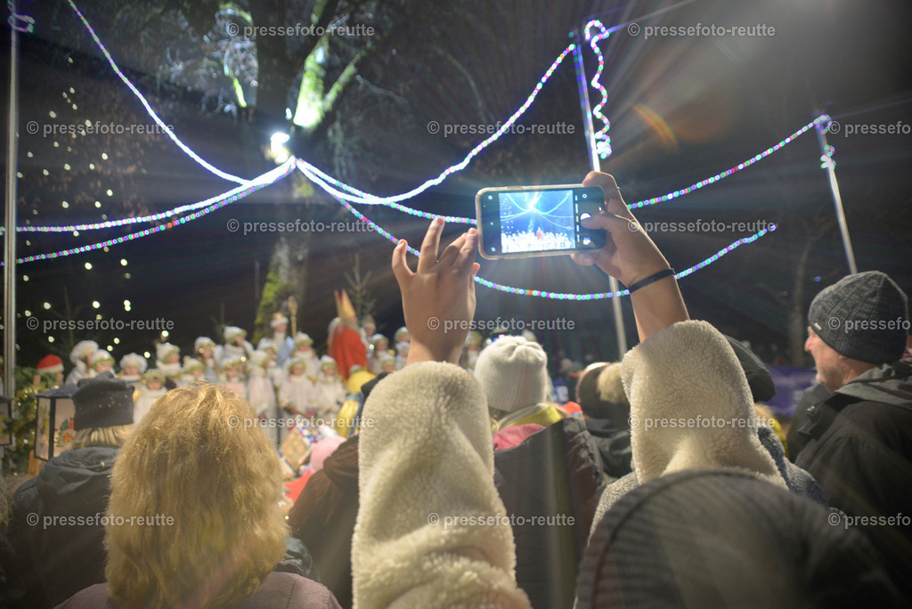-news-2022-Dez05-Nikolo-Einzug-Lechaschau-WTV_6400 | Info aus dem Bezirk Reutte/Ausserfern Tirol sowie eine umfangreiche Bilddatenbank über die gesamte Region: Lechtal, Talkessel Reutte, Tannheimertal, Zwischentoren. Lech, Plansee, Zugspitze, Grenztunnel, B179, Fernpassstraße, Verkehr, Lawinen, Tradition, - Realisiert mit Pictrs.com
