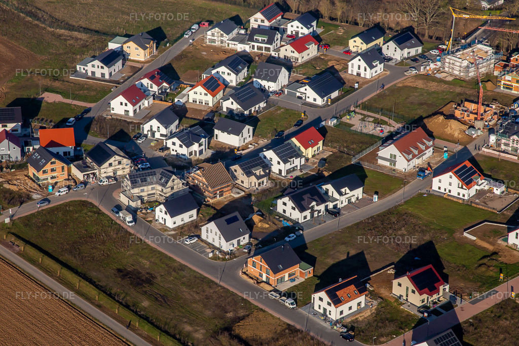 Luftbild: Rosenweg im Neubaugebiet K2 im Winter in Kandel im Bundesland Rheinland-Pfalz in Deutschland. Foto: IMG_135914.jpg vom 13.02.2023 durch Werner Riehm/FLY-FOTO.de