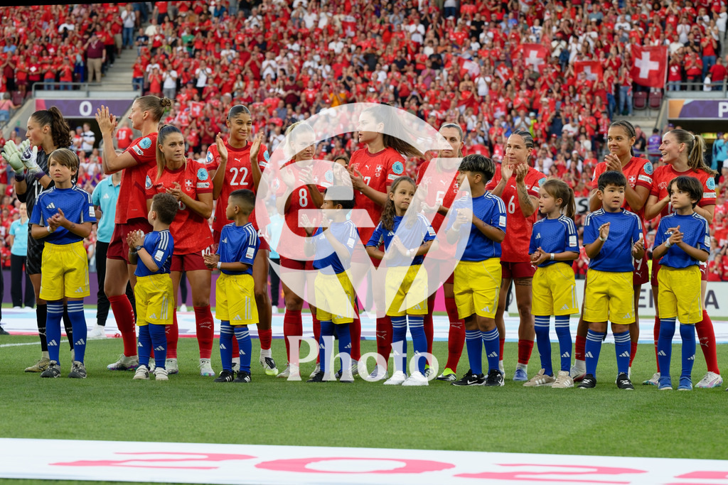 Finland v Switzerland: UEFA Women's EURO 2025 Group A | GENEVA, SWITZERLAND - JULY 10: General view of the stadium with Switzerland team during the UEFA Women's EURO 2025 Group A match between Finland and Switzerland at Stade de Geneve on July 10, 2025 in Geneva, Switzerland. (Photo by Giuseppe Velletri/Sports Press Photo/Getty Images)