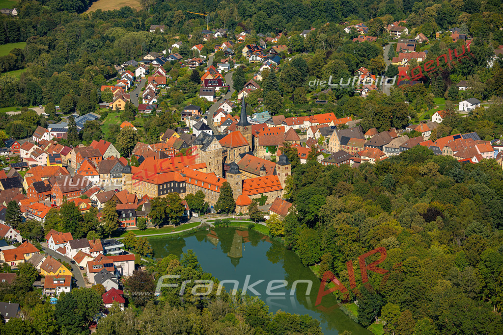 schloss-thurnau-lizenz-bildrechte-download-27-2023 | Das Luftbild zeigt : Schloss Thurnau - Die Luftaufnahme wurde 2023 vom UL-Flugzeug aus erstellt ( keine Drohne ) - 
Hochauflösende Luftaufnahme - Für grossformatige Ausdrucke geeignet. Die Geschenkidee !
Mit Lizenz und Bildrechte bestellbar