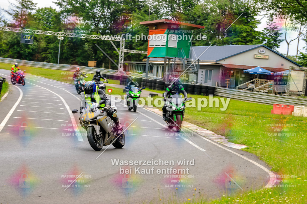 VBK-7865 | Hier findet Ihr Bilder von Touristenfahrten auf der Nürburgring Nordschleife oder von anderen Veranstaltungen die ich besucht habe. Viel Spass beim Durch Schauen 