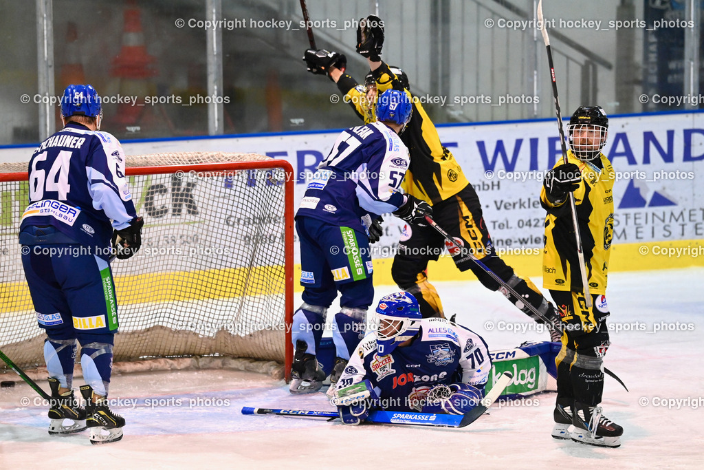 ESC Steindorf vs. MET PHOTOVOLTAIK HORNETS SPITTAL | #64 Stichauner Fabian ESC Steindorf, #57 Wilfan Franz ESC Steindorf, #70 Moser Lukas ESC Steindorf, #98 Thalhammer Dominic EC Hornets Spittal, ESC Steindorf vs. MET PHOTOVOLTAIK HORNETS SPITTAL, ESC Steindorf vs. MET PHOTOVOLTAIK HORNETS SPITTAL am 26.10.2024 in Steindorf (Ossiachersee Halle), Austria, (Photo by Bernd Stefan)
