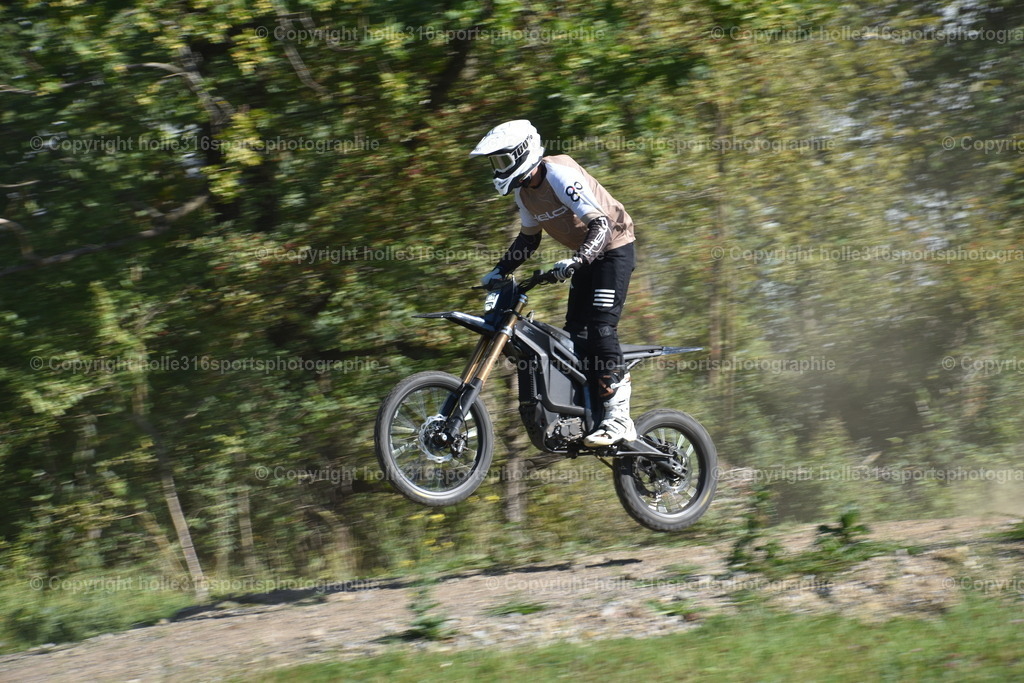 DSC_0014 | Sportfotografie , Motorsport, Motoross, Reitsport, Mointainbike, Enduro,
Landschaft , Outdoor, Eventfotografie, Landschaft, Bilder online bestellen - Realisiert mit Pictrs.com