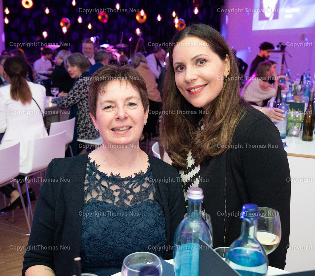 DSC_0760 | Im Parktheater Bensheim fand am 28. März 2026 die Verleihung des Eysoldt-Rings 2025 statt – eine der bedeutendsten Auszeichnungen für Schauspielkunst im deutschsprachigen Raum. Der Preis ging an Thomas Schmauser, der für seine herausragende darstellerische Leistung geehrt wurde.Anschließend wurde zur Gala in das Bensheimer Bürgferhaus eingeladen, Unser Bild zeigt  Erika Arnold und Zita Schaider vom  Stadtmarketing Bensheim r, Bild: Thomas Neu