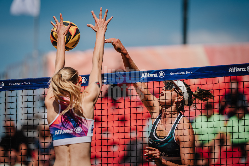 Beachvolleyball | Frauen | Allianz German Beach Tour 2025 | Tourstop Düsseldorf | 09.05.2025 | v.l. Nele Barber und Chenoa Christ