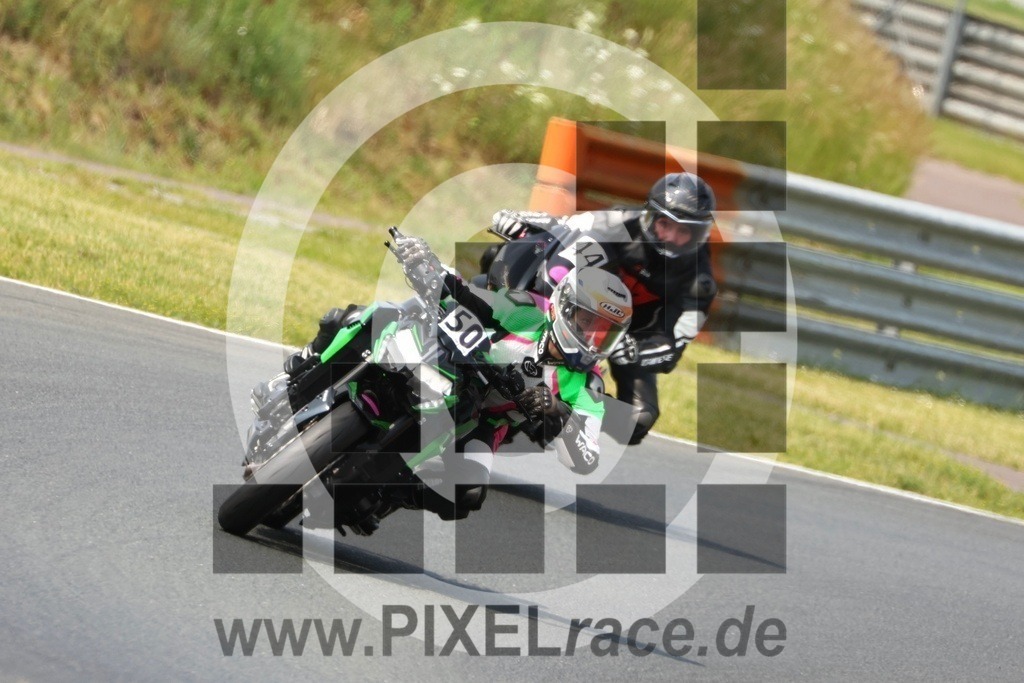 0050-20250602_11675 | Schöne Erinnerungen an spannende Momente - das festzuhalten ist unser Job. PIXELrace.de ist seit 2003 auf den Rennstrecken Europas unterwegs um die Action draußen beim Fahren und die wunderbare Stimmung imm Fahrerlager für euch einzufangen.