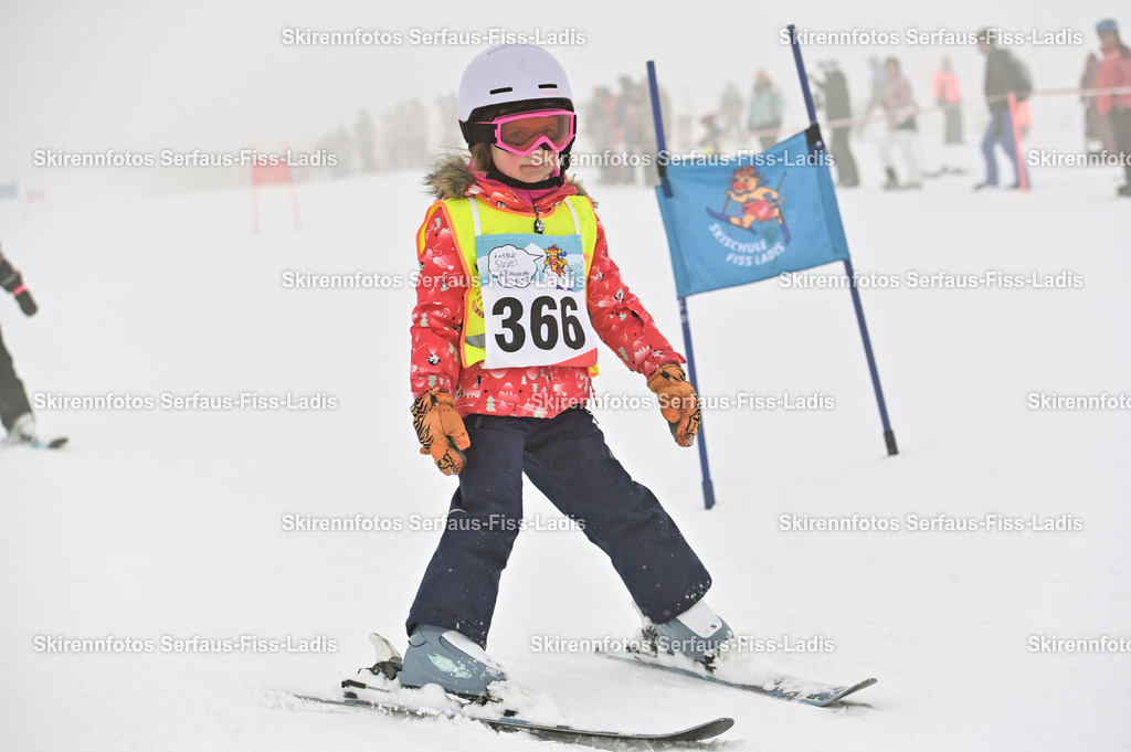 SRF_20.02.2026_0089 | Skirennfotos,Serfaus,Fiss,Ladis,Kinderskirennen,Winter,Tirol,Oberland,skirace,SFL,feelfree,weil wir's genießen,ski,Ski,skifahren,Sonnenplateau, - Realisiert mit Pictrs.com