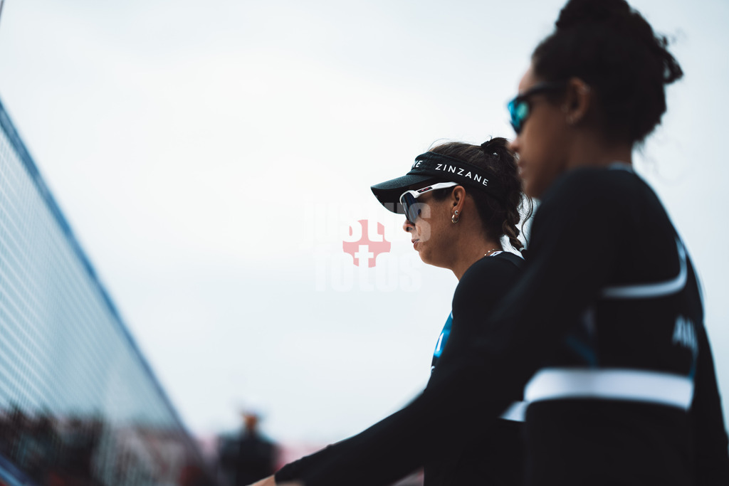 Beachvolleyball | Frauen | German Beach Tour 2024 | Tourstop Bremen | 07.06.2024 | v.l. Andressa Cavalcanti Ramalho (BRA) und Thainara Mylena Feitosa de Oliveira (BRA) beim Seitenwechsel
