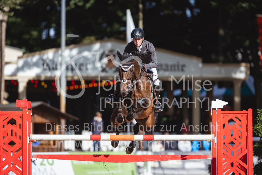 240915_OWLCh_MT-413 | Deine schönsten Turniermomente als professionelle Fotos! Entdecke hochwertige Pferdesport-Fotografie im Online-Shop. Jetzt Fotos finden & bestellen!