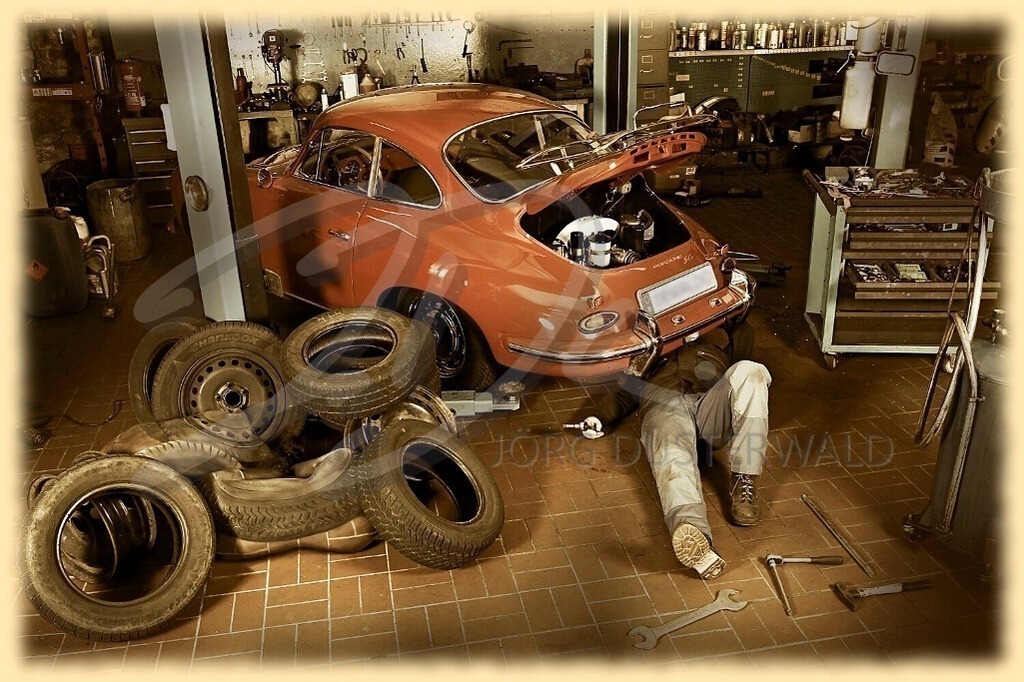 WorkingArt-AUTOWERKSTATT_5371c | Modelle: Sugarbabe u. Katharina | Location: Car.Circle | Foto: Tschiponnique Skupin - Realisiert mit Pictrs.com