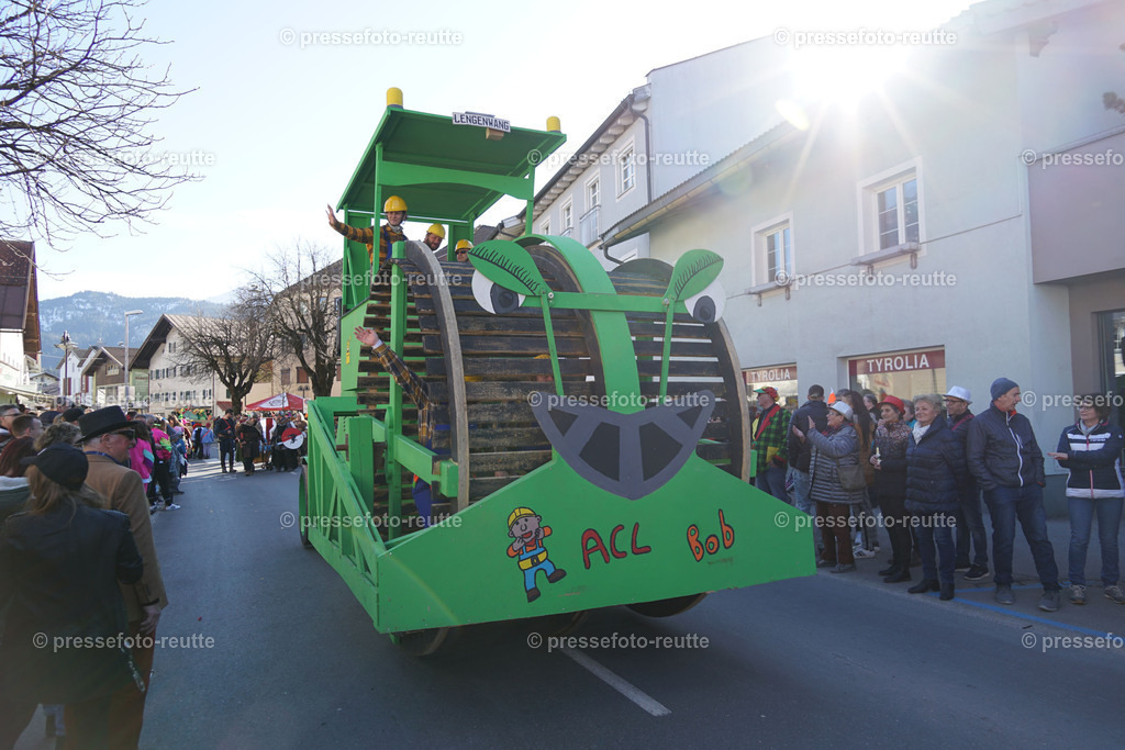 news-2023-Feb16-Unsinniger_Fasching_Reutte-sony-DSC02436 | Info aus dem Bezirk Reutte/Ausserfern Tirol sowie eine umfangreiche Bilddatenbank über die gesamte Region: Lechtal, Talkessel Reutte, Tannheimertal, Zwischentoren. Lech, Plansee, Zugspitze, Grenztunnel, B179, Fernpassstraße, Verkehr, Lawinen, Tradition, - Realisiert mit Pictrs.com
