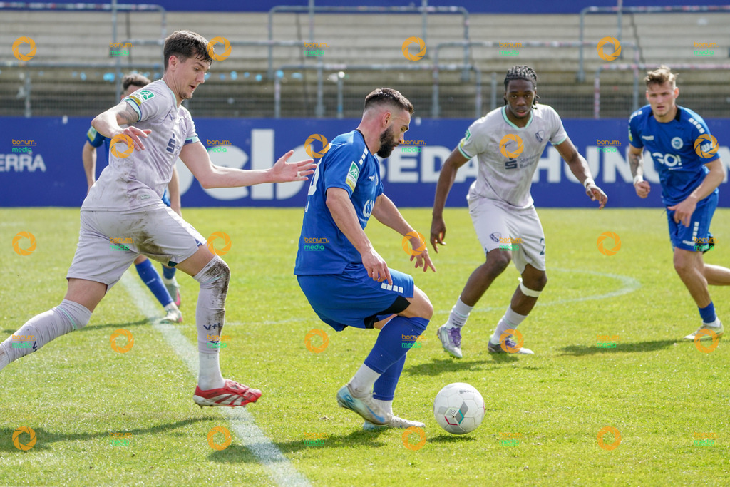 VfL Sportsfreunde Lotte vs. VfL Bochum II U23 - Regionalliga West - 28. Spieltag 2026 | Leon Demaj, 28Jonathan Akaegbobi, 24Dominic Volkmer, 29 - Realisiert mit Pictrs.com