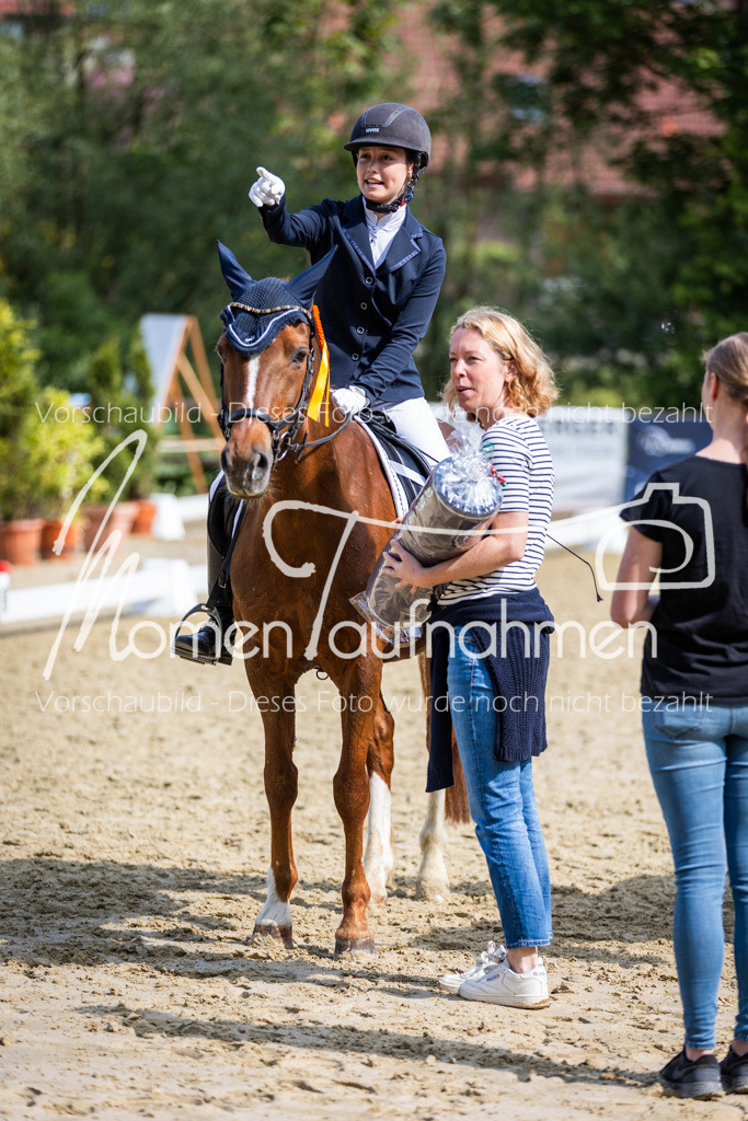 Donop24-A2-Dre-086 | MomenTaufnahmen Pferdesportfotos