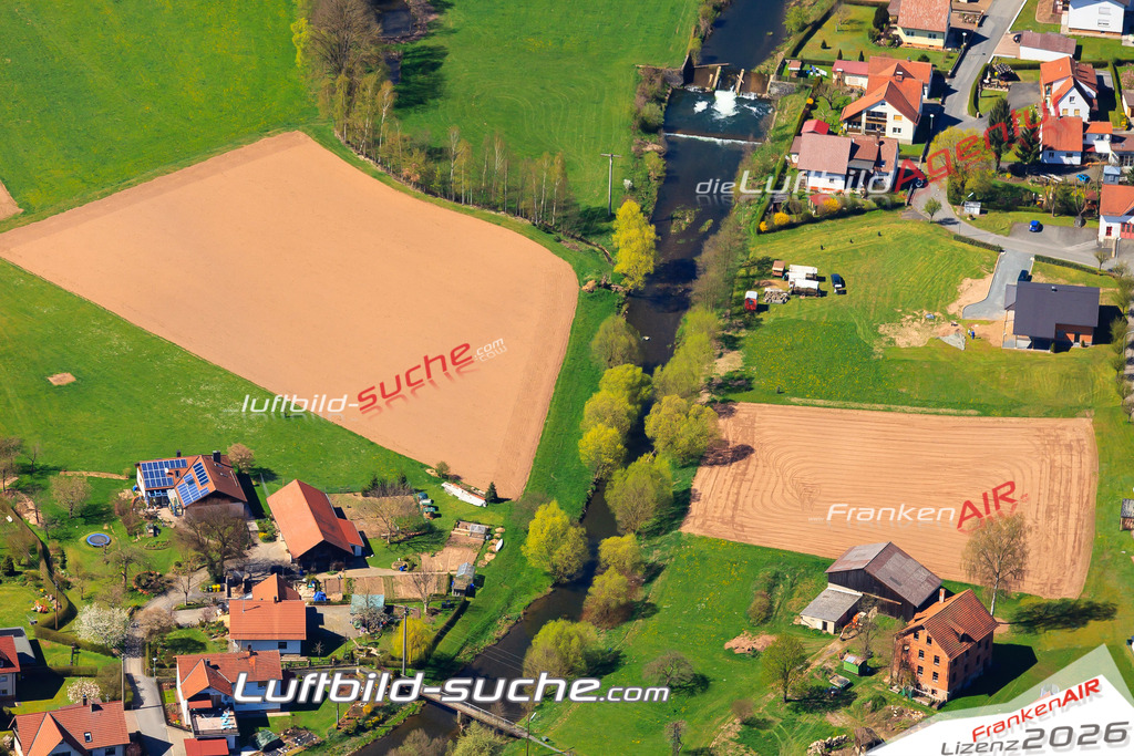 Die Luftaufnahme Gundelsdorf - Kronach wurde vom UL-Flugzeug (keine Drohne) aus fotografiert.Hohe Druck- Auflösung-die Geschenkidee!
