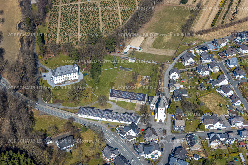 Bestwig220302926 | Luftbild, Schloss Haus Ostwig und kath. Kirche St. Joseph in Ostwig, Bestwig, Sauerland, Nordrhein-Westfalen, Deutschland