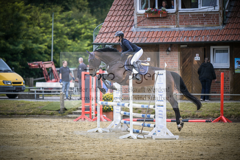 DOS_3848 | Entdecke hochwertige Reitturnierfotos von Foto Oger. Professionell, emotional und authentisch – jetzt Lieblingsmomente im Shop bestellen.Deutschlandweite Turnierfotografie. - Realisiert mit Pictrs.com