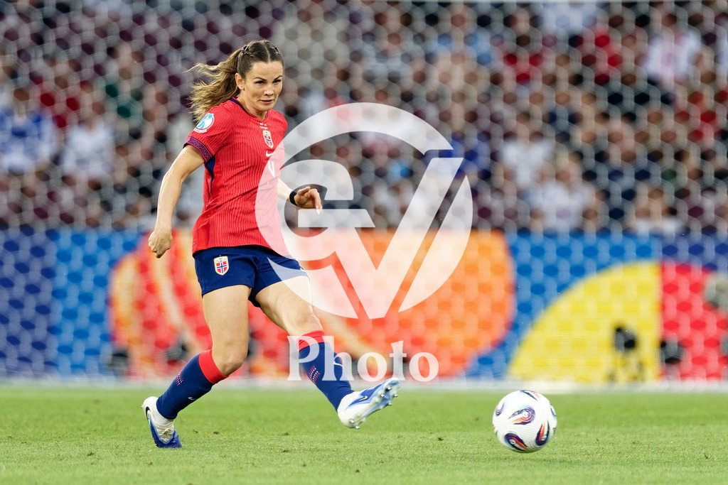 Norway v Italy - UEFA Women's EURO 2025 Quarter-Final | GENEVA, SWITZERLAND - JULY 16: Tuva Hansen of Norway passes the ball  during the UEFA Women's EURO 2025 Quarter-Final match between Norway and Italy at Stade de Geneve on July 16, 2025 in Geneva, Switzerland. (Photo by Giuseppe Velletri/Sports Press Photo/Getty Images)