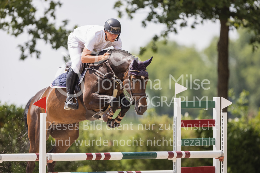 230616_Lemwerder_Springpf-L2-729 | Deine schönsten Turniermomente als professionelle Fotos! Entdecke hochwertige Pferdesport-Fotografie im Online-Shop. Jetzt Fotos finden & bestellen!