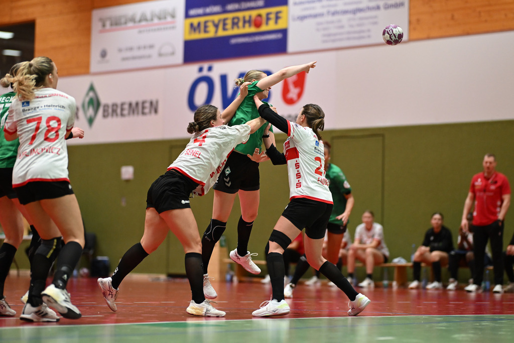 Handball I Frauen I Saison 2024-2025 I 2. Bundesliga I 11. Spieltag I SV Werder Bremen - HSV Solingen-Gräfrath 76 | Der Sportfotograf. - Realisiert mit Pictrs.com