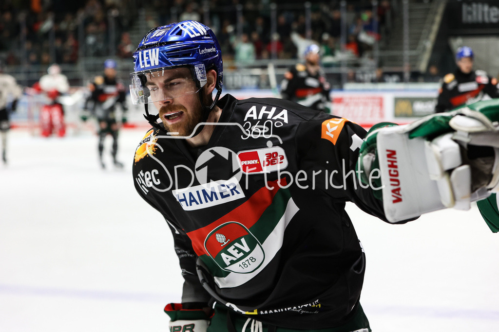 Augsburger Panther - Kölner Haie  | Chris COLLINS (AEV #10) freut sich ueber sein Tor zum 2-0 / Freude / Jubel / Treffer / Torschuetze