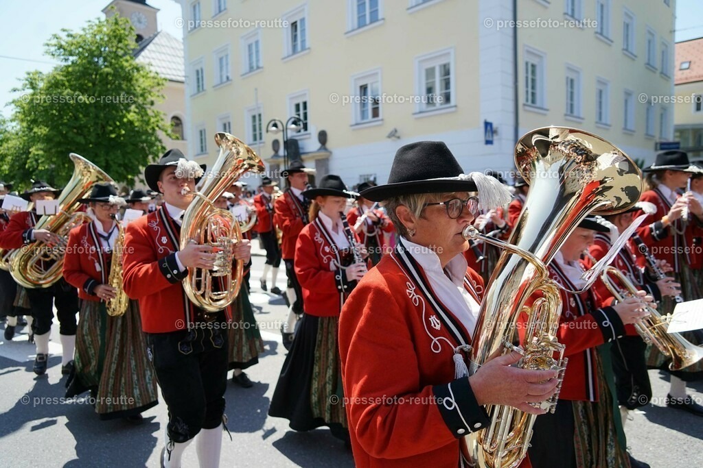 31-LECHASCHAU1-Bundesmusikfest-2023-Juni16-Reutte-DSC06787 | Info aus dem Bezirk Reutte/Ausserfern Tirol sowie eine umfangreiche Bilddatenbank über die gesamte Region: Lechtal, Talkessel Reutte, Tannheimertal, Zwischentoren. Lech, Plansee, Zugspitze, Grenztunnel, B179, Fernpassstraße, Verkehr, Lawinen, Tradition, - Realisiert mit Pictrs.com