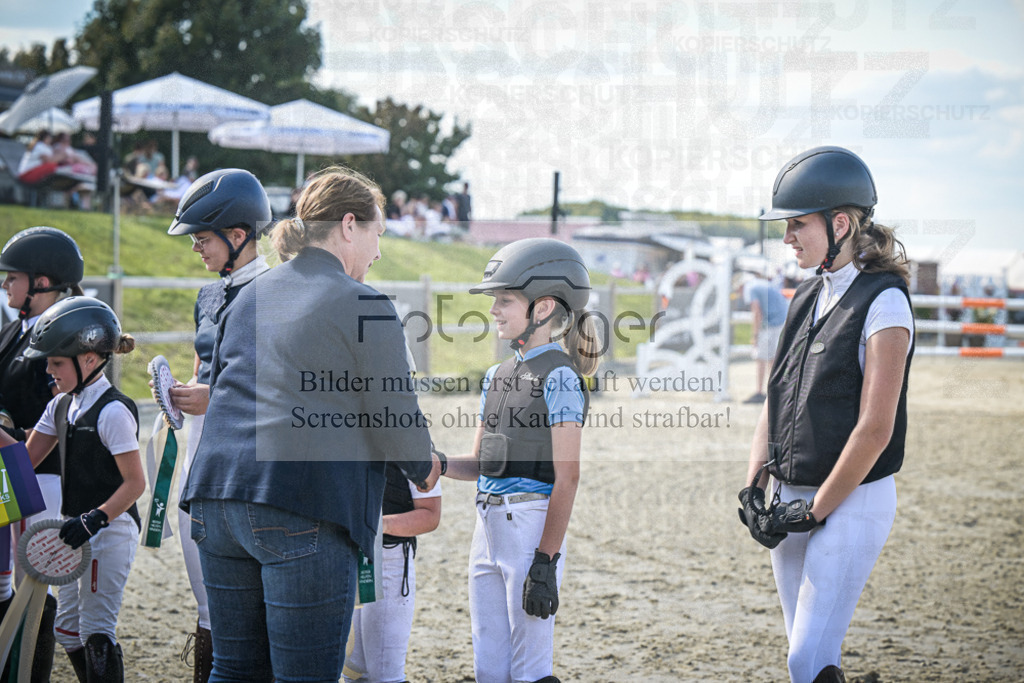 DOS_0045 | Entdecke hochwertige Reitturnierfotos von Foto Oger. Professionell, emotional und authentisch – jetzt Lieblingsmomente im Shop bestellen.Deutschlandweite Turnierfotografie. - Realisiert mit Pictrs.com