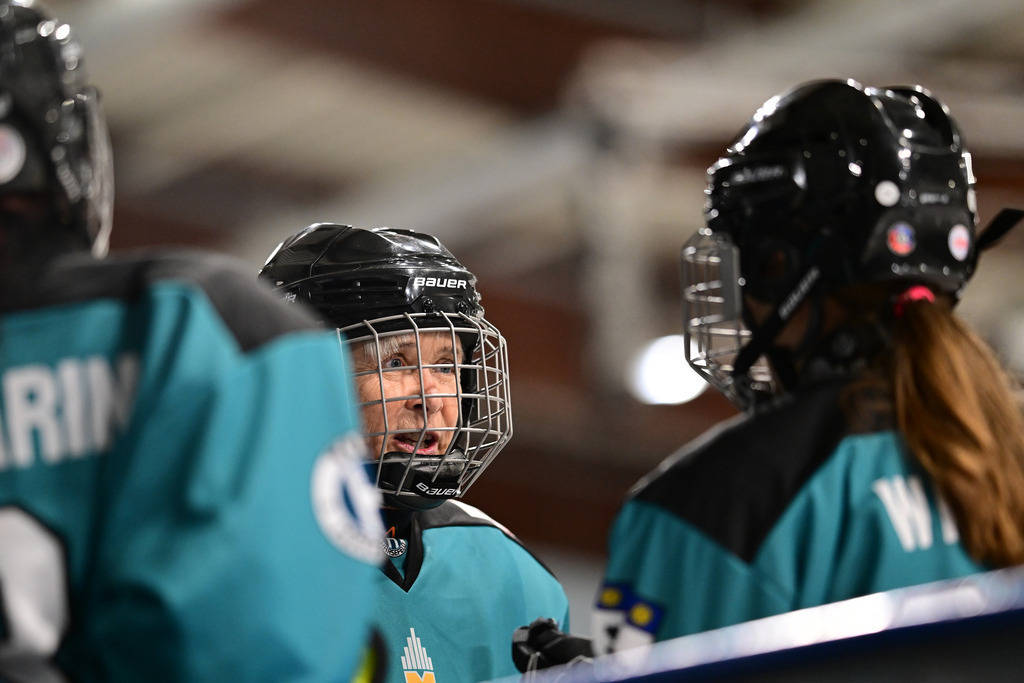 Eishockey I Frauen I Saison 2023-2024 I Testspiel I TuS Harsefeld Tigers - Crocodiles Hamburg | Der Sportfotograf. - Realisiert mit Pictrs.com