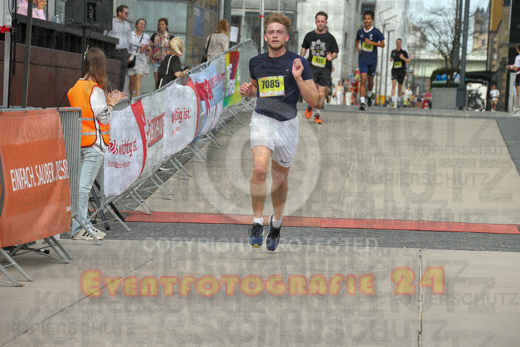 250920_1324_EX1_4335 | Sportfotografie im Rhein-Sieg Kreis, Köln, Bonn, NRW, Rheinland Pfalz, Hessen, etc. Unser Tätigkeitsfeld umfasst den Laufsport vom Volkslauf über den Marathon, Duathlon, Triathon bis zum Ultralauf wie Kölnpfad Ultra oder Schindertrail.