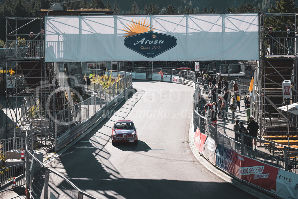 21. Arosa ClassicCar 2025 - 6. =September= 2025 | Babs Gyger aus Sirnach (SUI) in einem Alfa Romeo Giulietta Sprint aus dem Jahre 1959 mit Startnummer 237 am Arosa ClassicCar 2025 in der Kategorie Classic Trophy..@arosaclassiccar, @arosa.official, #arosaclassiccar, #arosa, #76curves, #classiccarBild: Sportfotografie Markus Aeschimann | www.markus-aeschimann.ch - Realisiert mit Pictrs.com