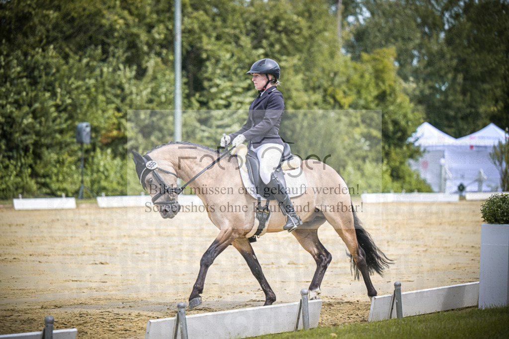 DOS_0123 | Entdecke hochwertige Reitturnierfotos von Foto Oger. Professionell, emotional und authentisch – jetzt Lieblingsmomente im Shop bestellen.Deutschlandweite Turnierfotografie. - Realisiert mit Pictrs.com