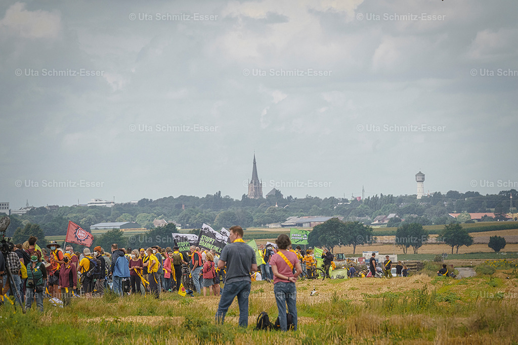 Menschenkette_Luetzerath_10 | CEUS Design - Realisiert mit Pictrs.com