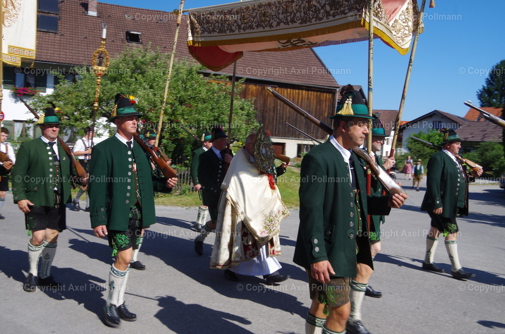 IMGP5387 | fotografiert von Axel PollmannLeonhardi Wallfahrt Benediktbeuern und Murnau, Fronleichnam, Fasching, Landschaft im Loisachtal und Benediktbeuern  - Realisiert mit Pictrs.com
