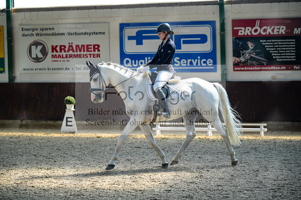 Reitturnier Voxtrup | Entdecke hochwertige Reitturnierfotos von Foto Oger. Professionell, emotional und authentisch – jetzt Lieblingsmomente im Shop bestellen. - Realisiert mit Pictrs.com
