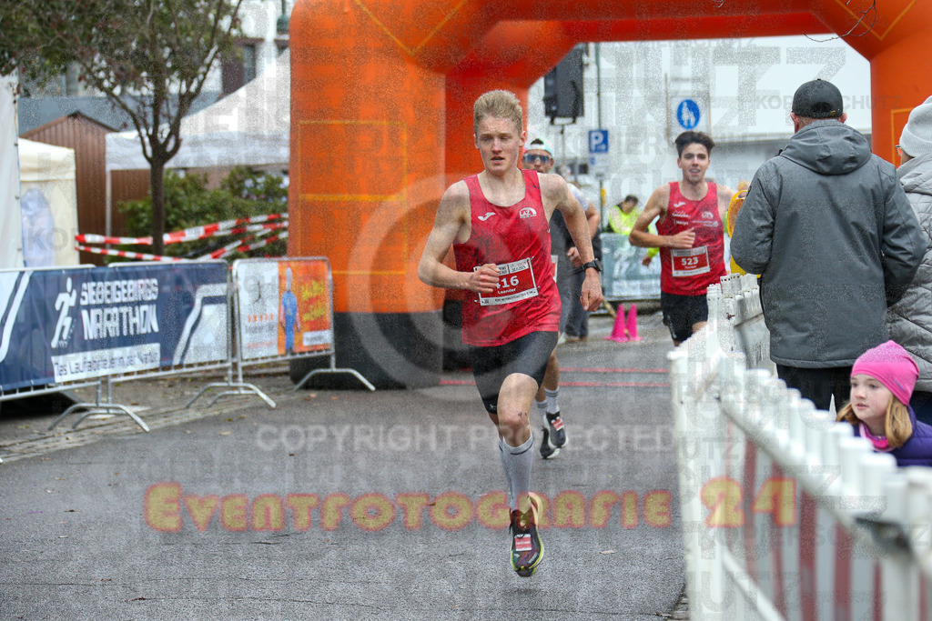 251130_1138_EX1_8124 | Sportfotografie im Rhein-Sieg Kreis, Köln, Bonn, NRW, Rheinland Pfalz, Hessen, etc. Unser Tätigkeitsfeld umfasst den Laufsport vom Volkslauf über den Marathon, Duathlon, Triathon bis zum Ultralauf wie Kölnpfad Ultra oder Schindertrail.