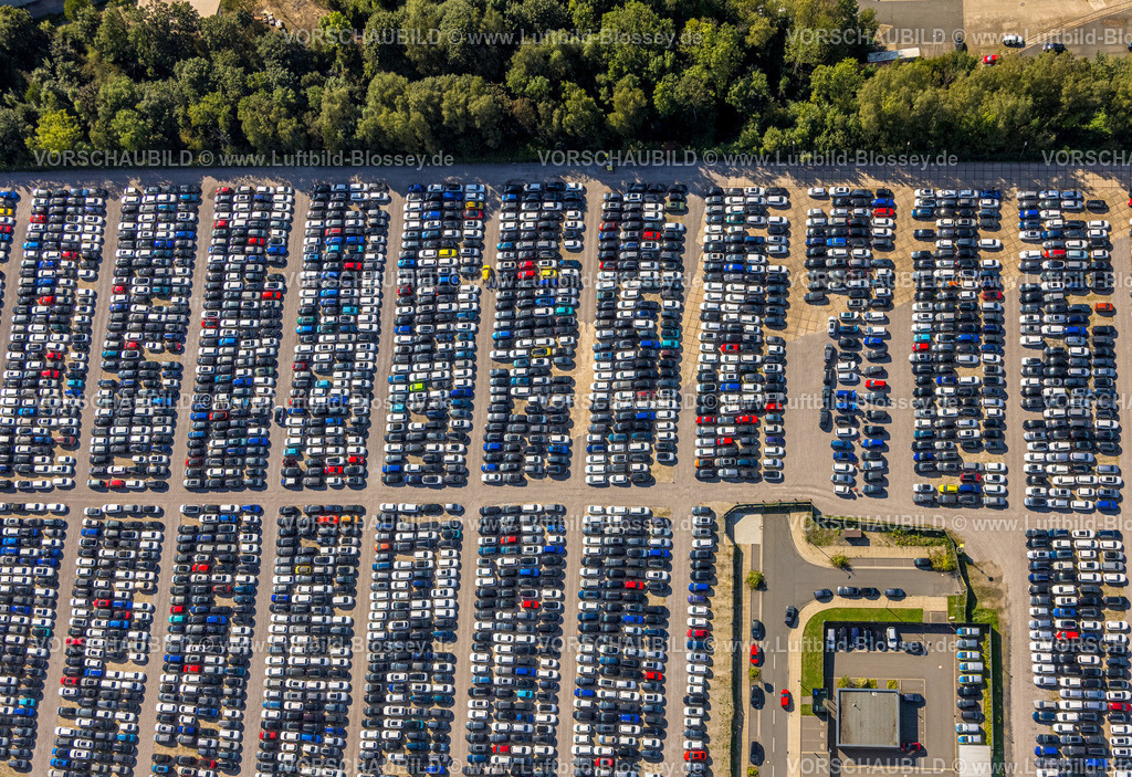 Hattingen240810194 | Luftbild, Gewerbegebiet Nierenhofer Straße, ehemaliges O&amp;K Gelände für geplantes Stadtquartier, aktuell Großparkplatz mit Hunderten von PKW, Formen und Farben, Rosenthal, Hattingen, Ruhrgebiet, Nordrhein-Westfalen, Deutschland