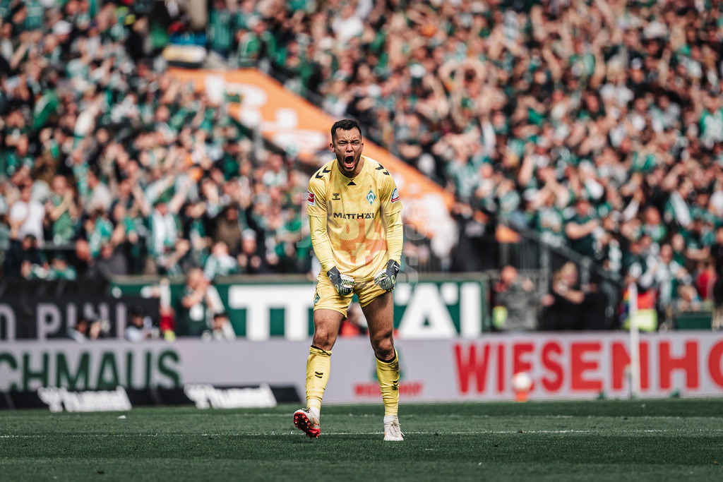 Fußball | Männer | Saison 2025/2026 | 1. Fußball-Bundesliga | 30. Spieltag | SV Werder Bremen vs. Hamburger SV | 18.04.2026 | Mio Backhaus (#30, SV Werder Bremen) jubelt nach einem Tor