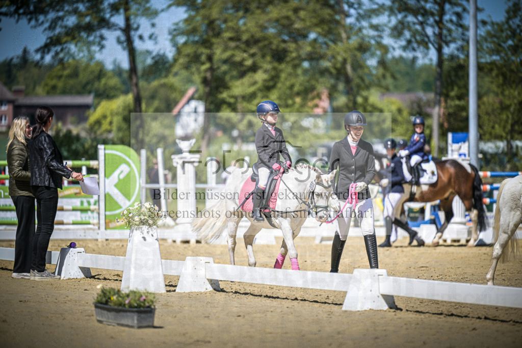 DOS_8692 | Entdecke hochwertige Reitturnierfotos von Foto Oger. Professionell, emotional und authentisch – jetzt Lieblingsmomente im Shop bestellen. - Realisiert mit Pictrs.com