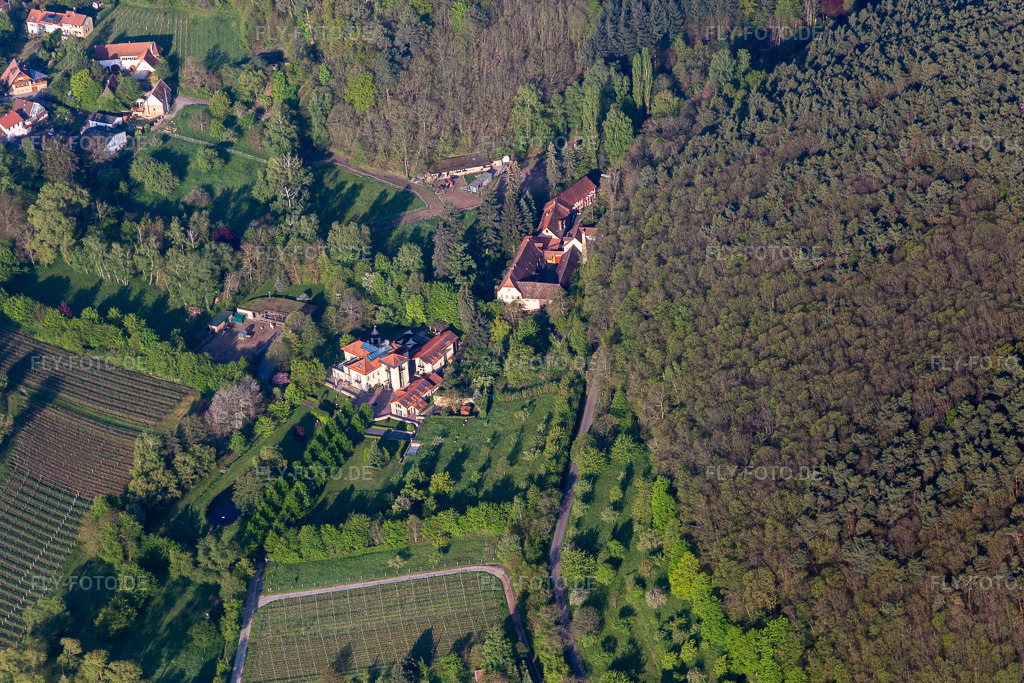 Luftbild: Hainbachtal in Gleisweiler im Bundesland Rheinland-Pfalz in Deutschland. Foto: IMG_113923.jpg vom 01.05.2019 durch Werner Riehm/FLY-FOTO.de