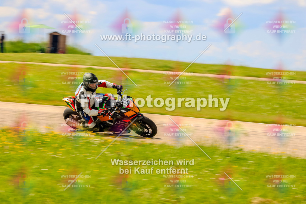 MotoTeam-0427 | Hier findet Ihr Bilder von Touristenfahrten auf der Nürburgring Nordschleife oder von anderen Veranstaltungen die ich besucht habe. Viel Spass beim Durch Schauen 