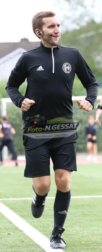 SC Bünde - BV 21 Stift-Quernheim | Auf dem Bild zu sehen: Schiedsrichter: Philipp MiskaSC Bünde, BV 21 Stift-Quernheim, Fistelmann Supercup, Hunnebrock, Deutschland  - Realisiert mit Pictrs.com