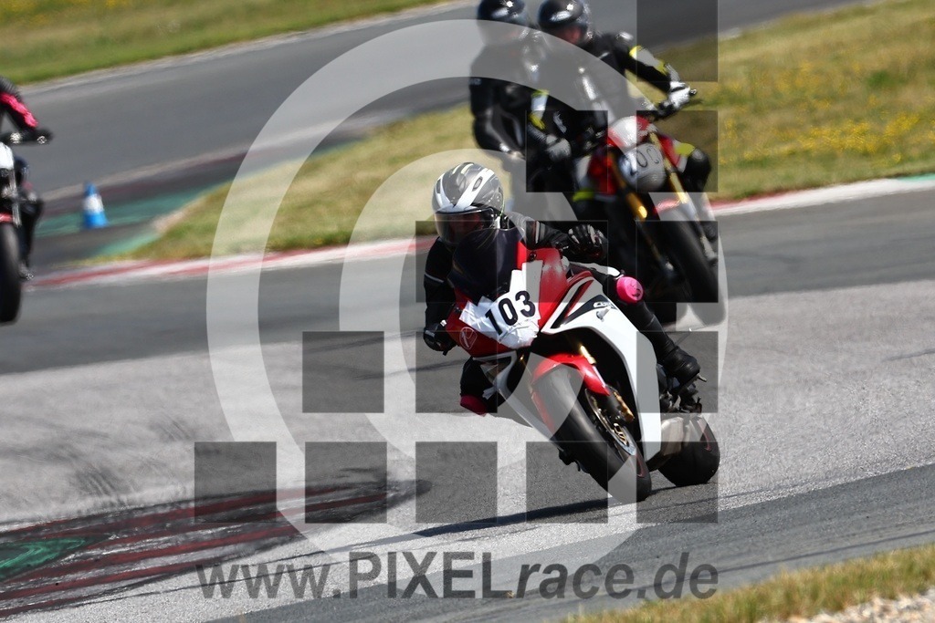 0103-20240812_02345 | Schöne Erinnerungen an spannende Momente - das festzuhalten ist unser Job. PIXELrace.de ist seit 2003 auf den Rennstrecken Europas unterwegs um die Action draußen beim Fahren und die wunderbare Stimmung imm Fahrerlager für euch einzufangen.