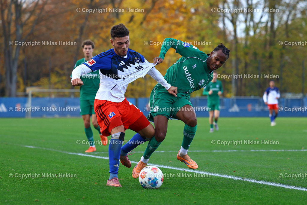 NH_HamburgerSV_FCGroningen_Testspiel_12112025 | #2 William Mikelbrencis (Hamburger SV), #16 Tyrique Mercera (FC Groningen)Fußball I Herren I Freundschaftsspiel I Saison 2025-2026  I Hamburger SV - FC Groningen I 12.11.2025 I Trainingsplatz Volksparkstadion