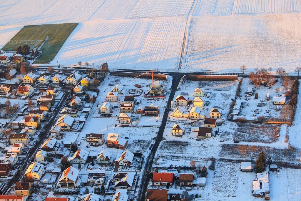 Luftbild: Neubaugebiet Im Holderbusch im Winter bei Schnee in Minfeld im Bundesland Rheinland-Pfalz in Deutschland. Foto: IMG_54782.jpg vom 08.12.2012 durch Werner Riehm/FLY-FOTO.de