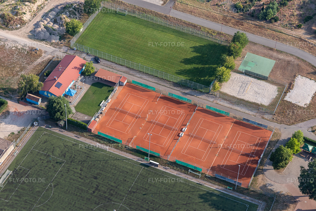 Luftbild: Tennisplatz Rheinzabern und Basketballkorb am Sportplatz des SV Olympia Rheinzabern e.V. in Rheinzabern im Bundesland Rheinland-Pfalz in Deutschland. Foto: IMG_122153.jpg vom 11.08.2020 durch Werner Riehm/FLY-FOTO.deSV Olympia Rheinzabern - Nur das wir gewinnt!